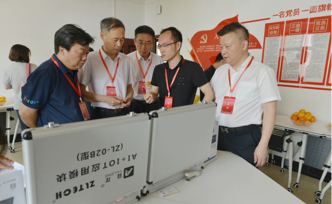 “智能制造職業(yè)教育人才培養(yǎng)論壇暨電子信息專業(yè)建設(shè)研討會(huì)”圓滿召開！智龍科技作主旨報(bào)告：《智能化時(shí)代中職電子信息類專業(yè)建設(shè)探討》
